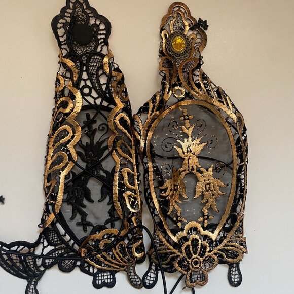 Black & Gold Gothic Lace Fingerless Gloves - Picture 7 of 9